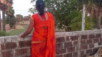 गाँव की भाभी को अकेले पा के चोद दिया वीडियो