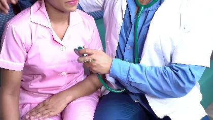 डॉक्टर ने अपने सेक्सी पेशेंट को चोदा वीडियो