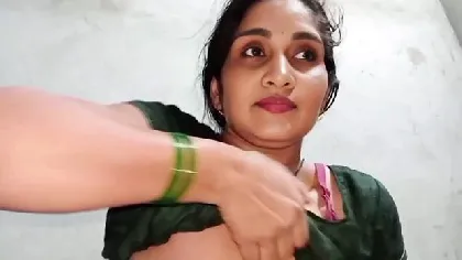 देहाती वाइफ की चिकनी गांड़ पड़ोसी ने चोदी घर आकर वीडियो