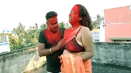 दो दो भाभियों की चूत के साथ होली खेली वीडियो