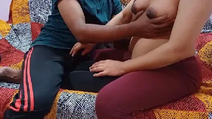 पडोसी की बीवी को फुसलाकर चोदा घर में वीडियो