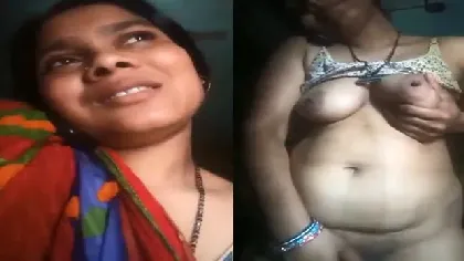 फोन मे बातें करते हुए चूत मे उंगली वीडियो