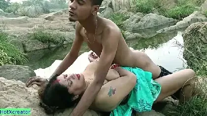 बंगाली मौसी की चुदाई खुले में देसी पोर्न वीडियो