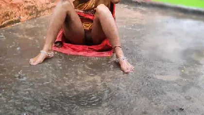 बारिश में नहाने बाद चुदाई का मज़ा ली भाभी ने वीडियो