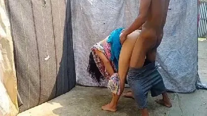 भाभी की चूत चुदाई खुले में होली के दिन वीडियो