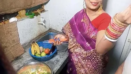 भाभी की चूत चुदाई सबेरे सबेरे रसोई घर मे वीडियो