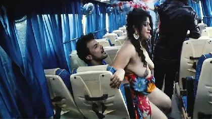 भाभी को चोद दिया चलती हुई बस के अंदर वीडियो