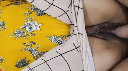 यंग देसी कपल चुदाई का आनंद लेते हुए वीडियो