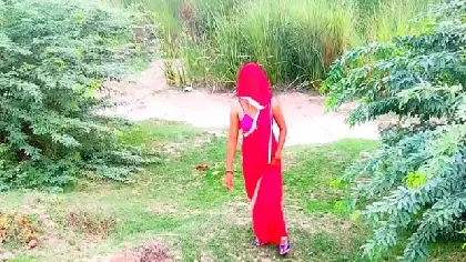 विलेज भाभी को खुली जगह पर चोदा वीडियो
