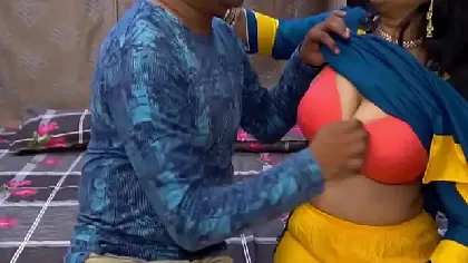 सेक्सी बिग बूब्स आंटी को पैसे देकर चोदा वीडियो