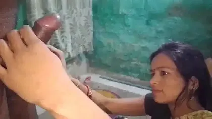 हॉट हिंदी बीएफ वीडियो नौकरानी ने मालिक का लंड पकड़ा