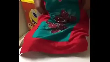 ट्रेन में मिली चुदक्कड़ महिला