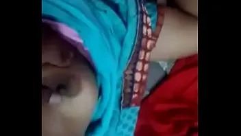 दोस्त की बीवी की गांड में ऊँगली