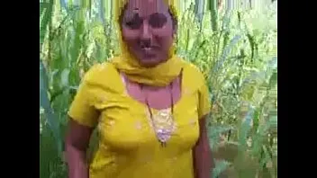 दोस्त की माँ को दोनों ने ठोका