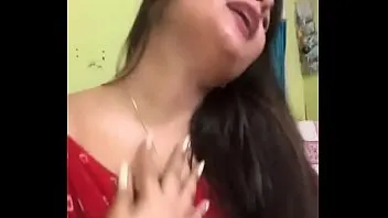 बियर बार में मिली दोस्त को पटा के खूब चोदा