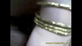 लंड को चूत के बीच मे दबा दिया