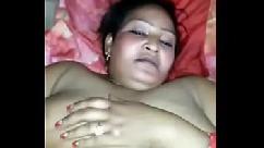 बंगाली आंटी को खेत में चोदा