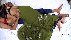 ट्रेन में मिली लड़की को अपने मामा के घर में चोदा